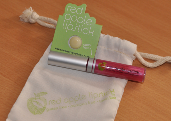 red apple