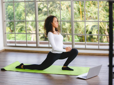 african-american-woman-are-workout-at-home-fitness-400