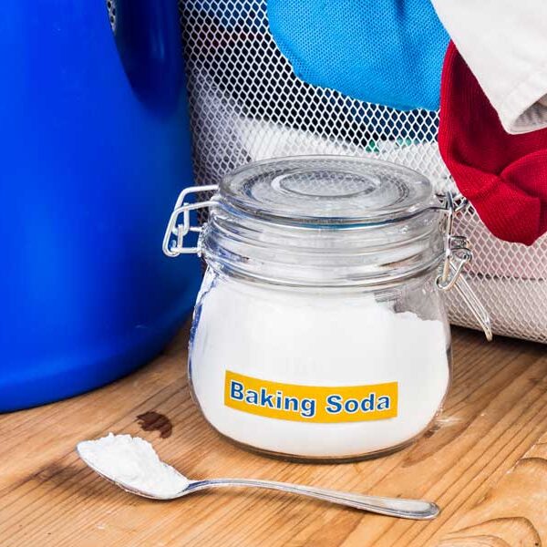 500-baking-soda-with-detergent-and-pile-of-dirty-laund-PMTWJY8